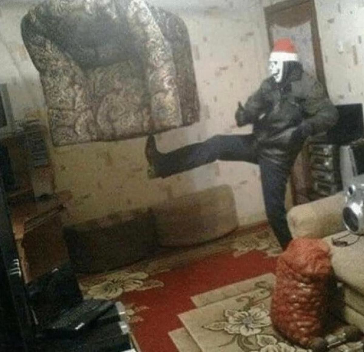 Burglarizing your house just to flex like: