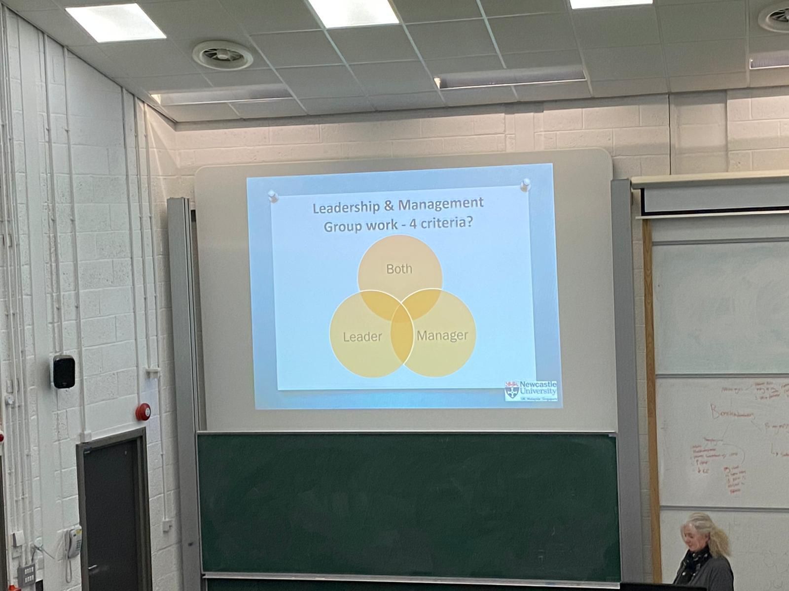 “Leadership Training” presenter doesn’t understand how Venn diagrams work...