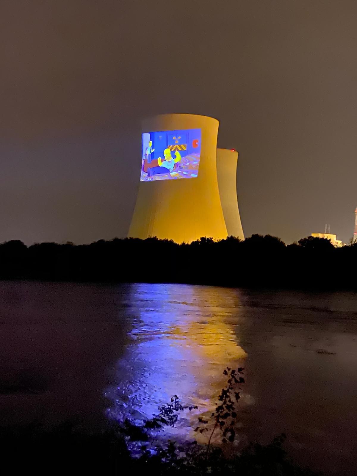 This morning the two cooling towers of our nearby nuclear power plant were detonated by the operator. The night before Greenpeace had their share of fun with a laser.