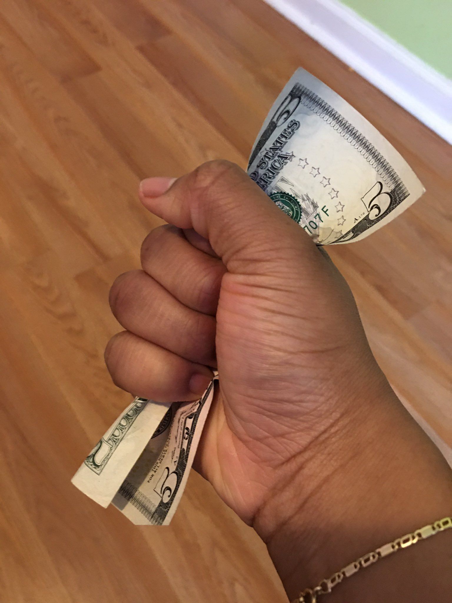 This how they hold money in cartoons