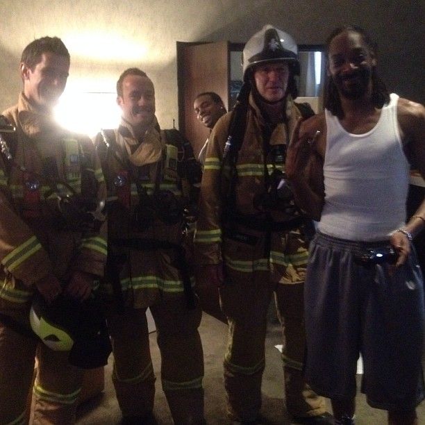 My favourite internet picture ever: Snoop Dogg smoke so much weed in his Melbourne hotel room that the firefighters showed up, thinking a fire was raging. Their faces says it all.