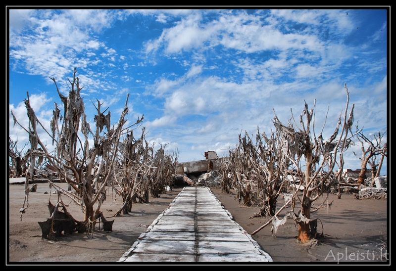 "Villa Epecuen" or "25 years under water"