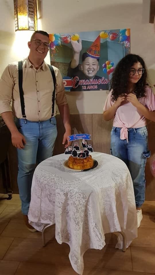 This Brazilian girl is a big fan of K-pop and all Korean culture, so her father without understanding much wanted to personalize her party with the most famous Korean character he found.