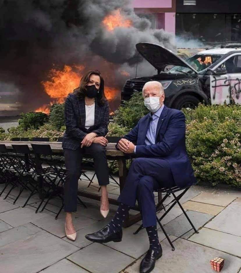 Found a photo of the presidential candidates of the dems