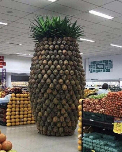 What a great way to sell pineapples.