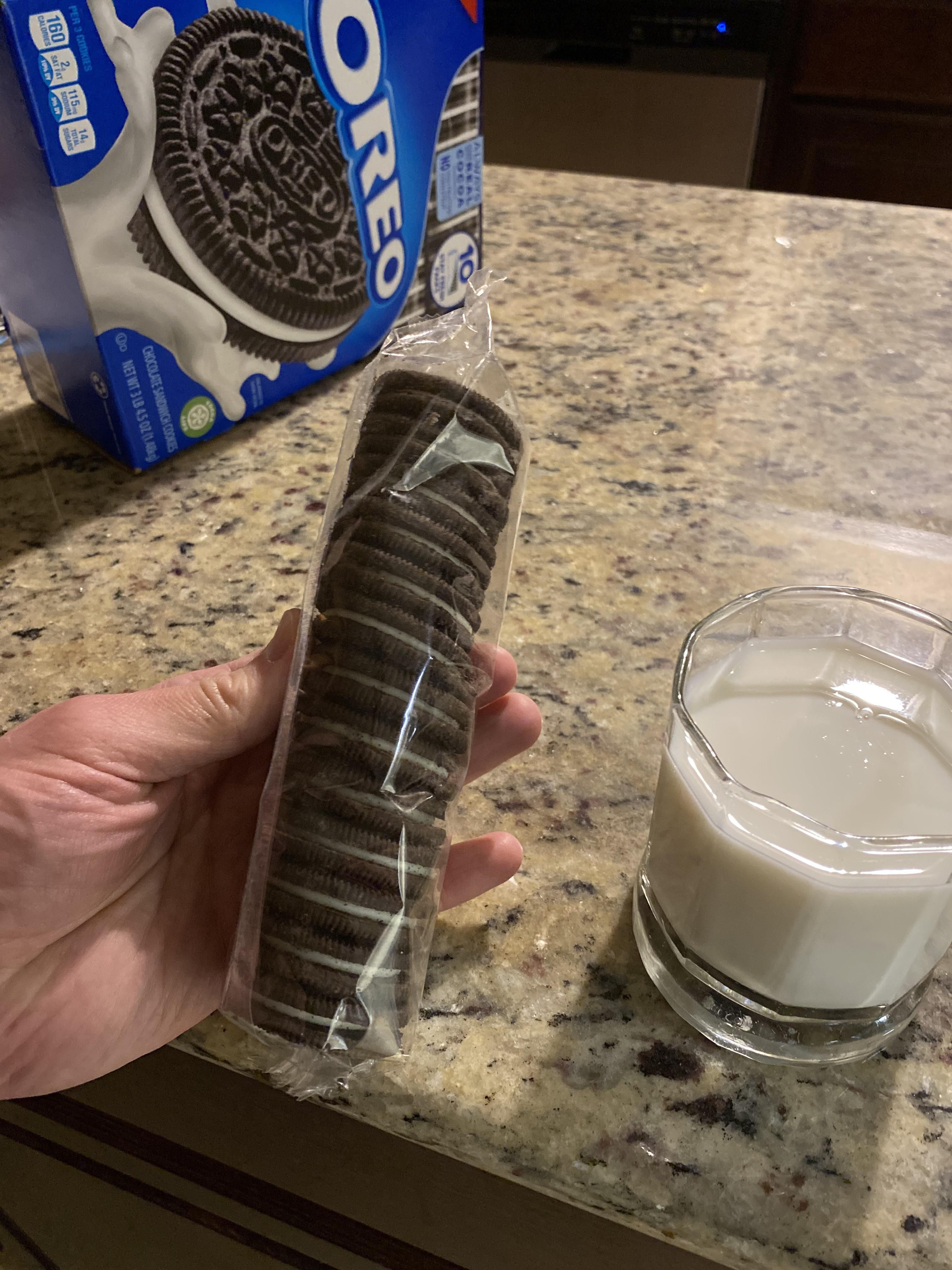 I went to Costco today before lunch and ended up bringing home a box of Oreos. I’m super surprised they come so conveniently packaged into single serving sleeves!