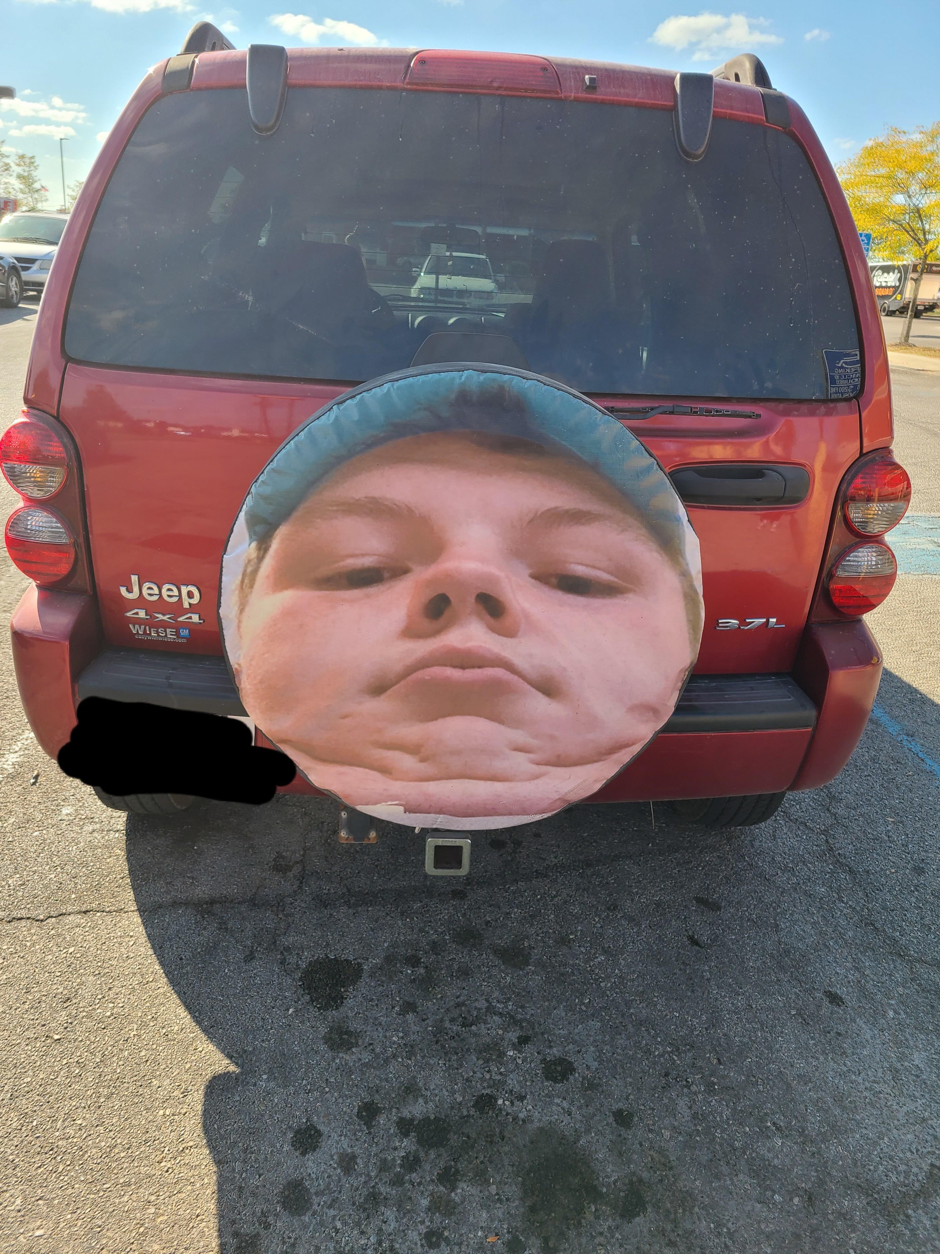 This brave man made a tire cover that absolutely kills me