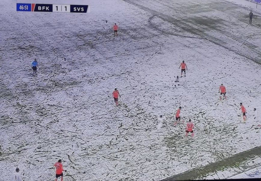 Two teams in Turkey played through the snow today. One team wore white…