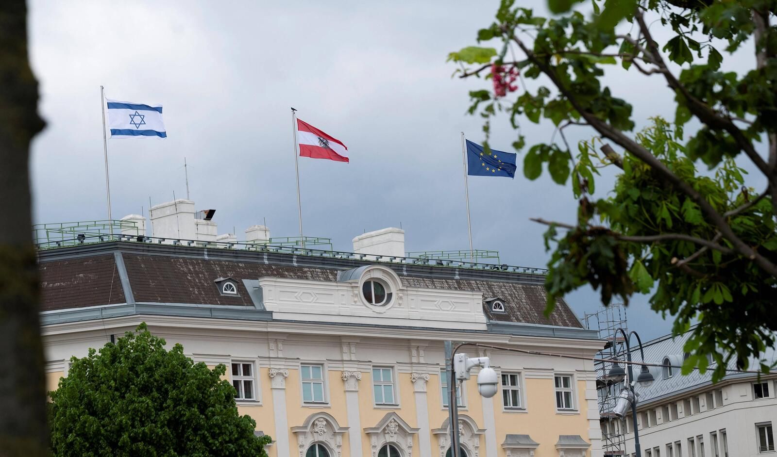 meanwhile on austrian government building *shekel sound intensifies*