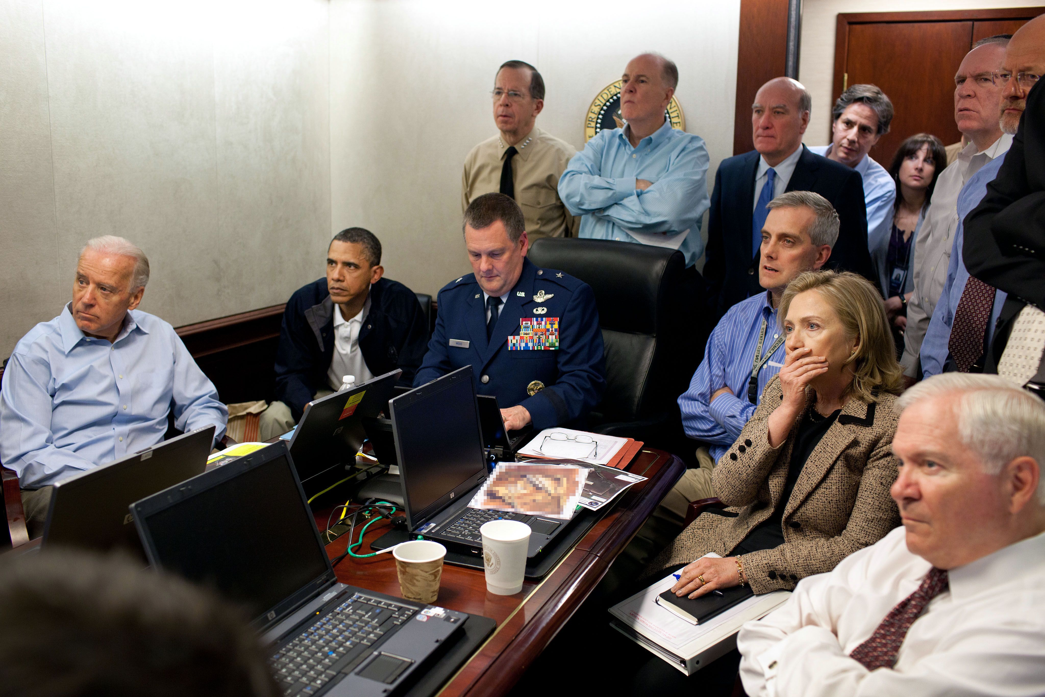 President Obama and his crew watch "2 Girls 1 Cup" together