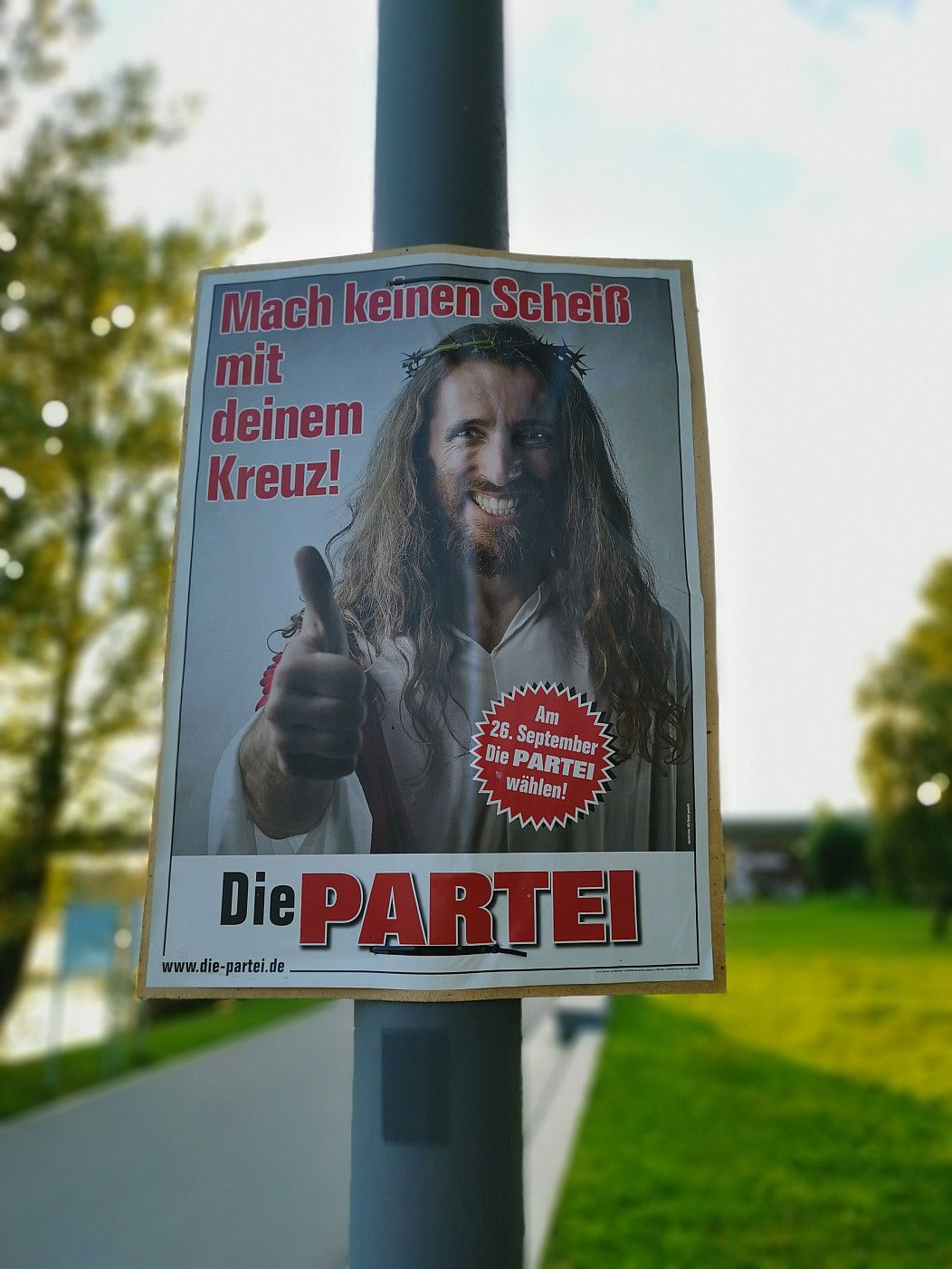 It says "don't fück around with your cross!"