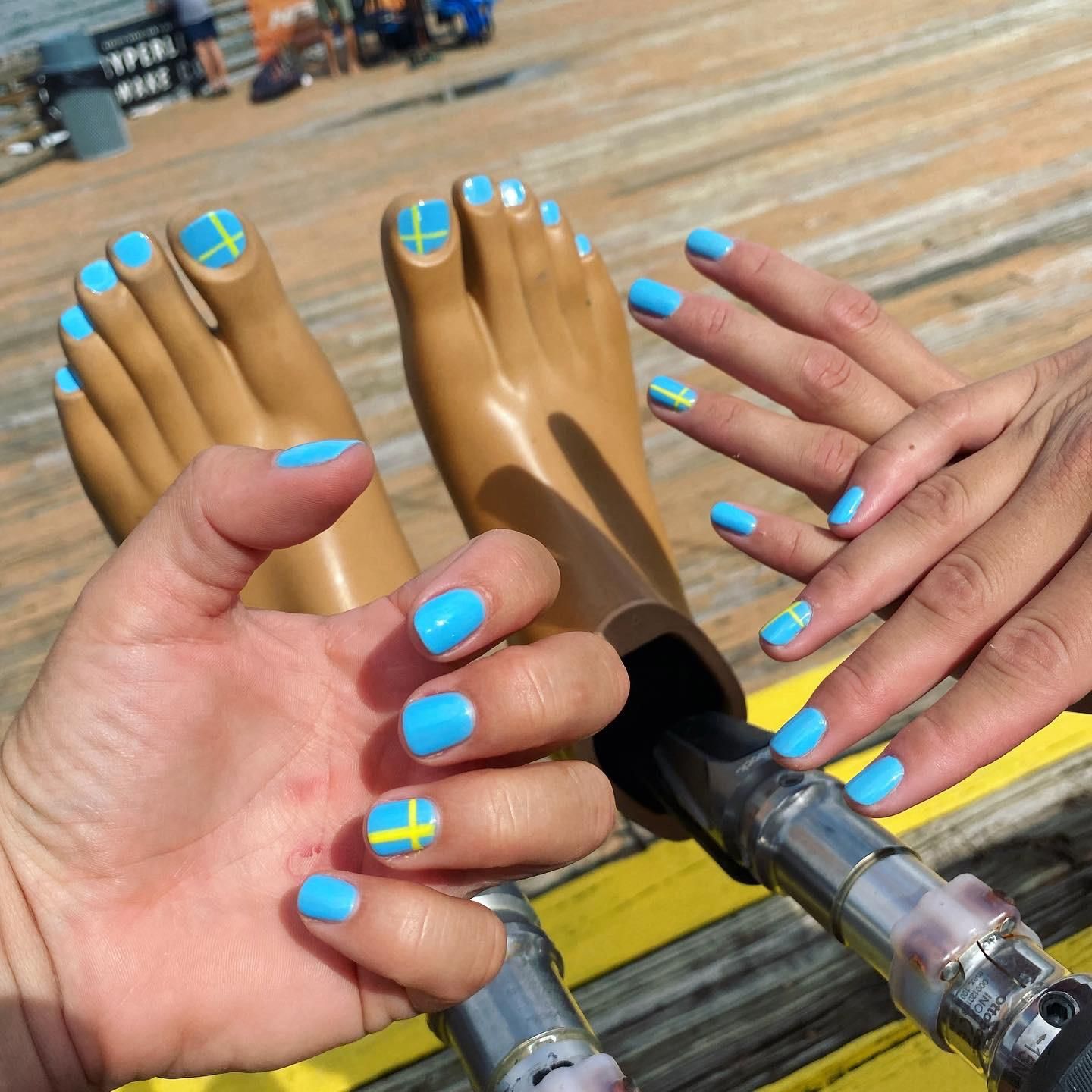 The girls on the team wanted to get their nails ready for the wakeboarding world championships, I asked them to bring my feet along to the salon. The result is awesome.