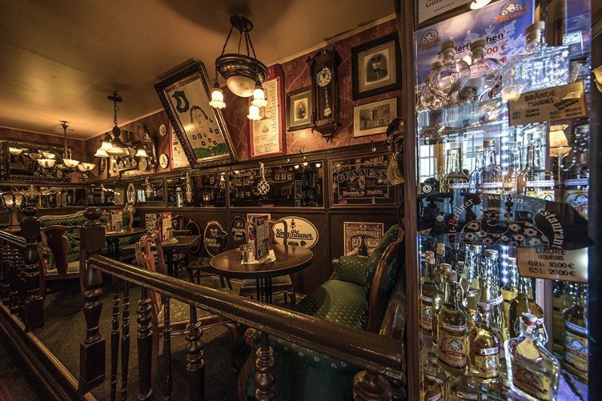 Friday Feels Bar is open Comrades! Come'on in!