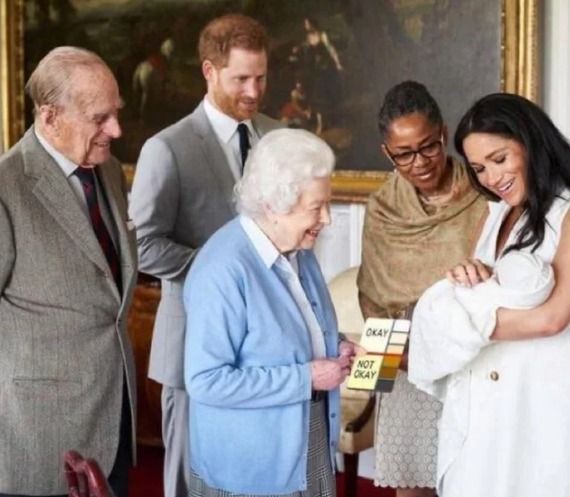 The queen of Engerland deciding if the baby is qualified to have a royal loicense (Circa 2020)