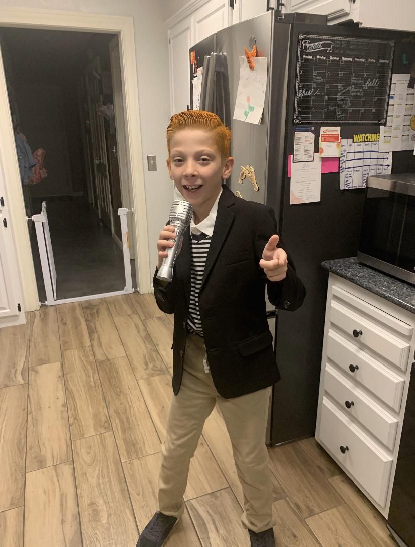 This kid dressed up as Rick Astley to rickroll his entire school.