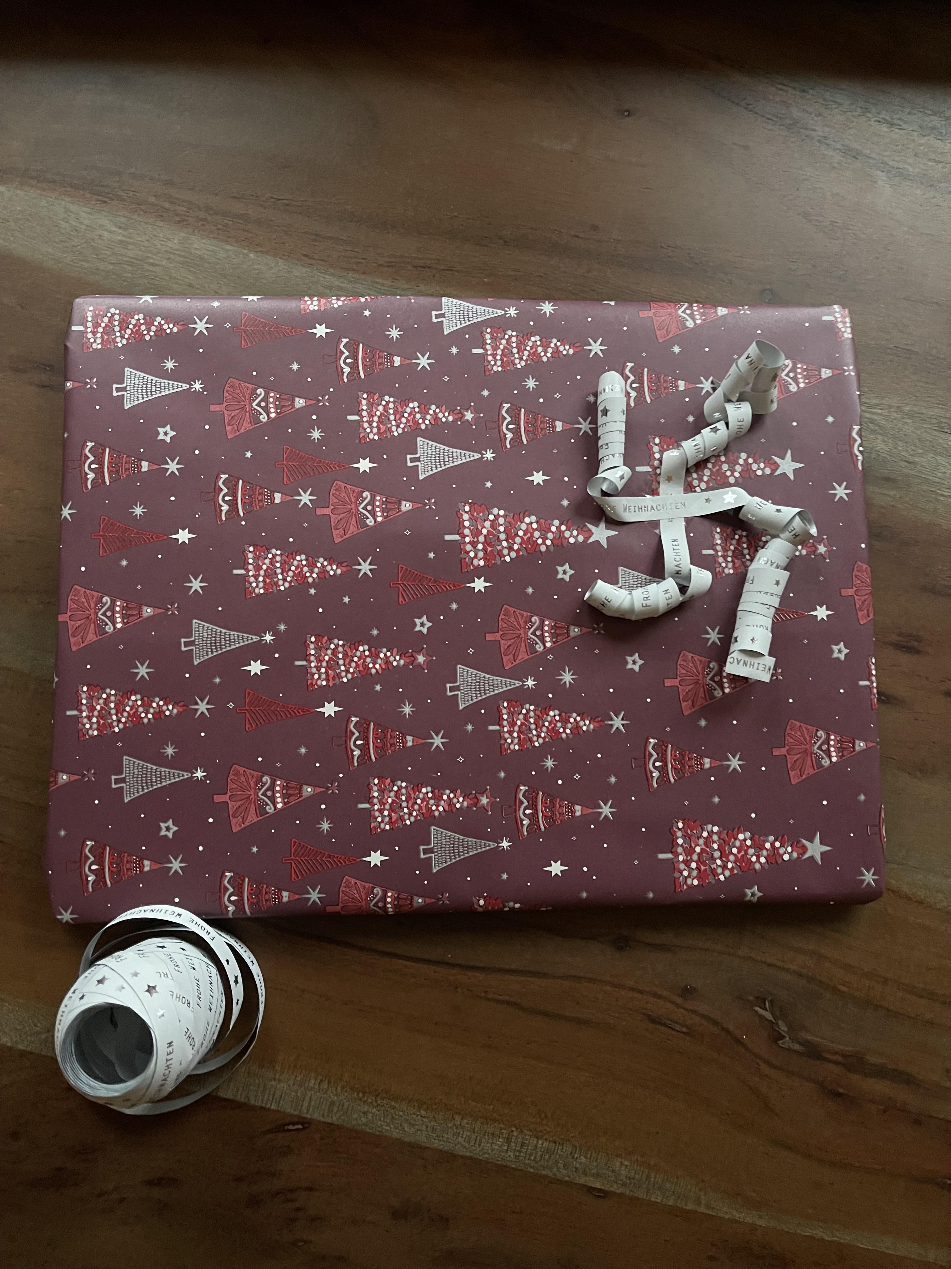 My girlfriend’s unfortunate attempt to wrap a Christmas present