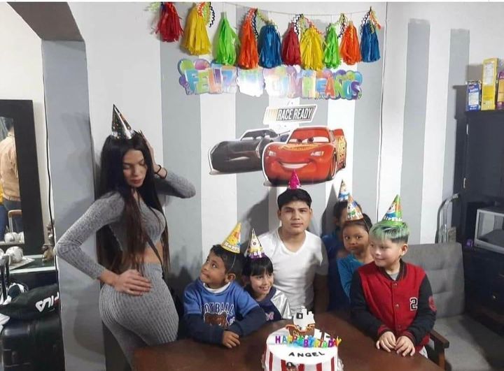 The boob man, the a$$ man and the 4 kids who don't care