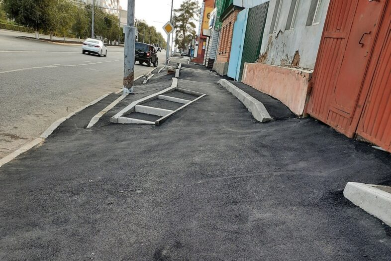 New sidewalk in Orenburg, RU. Builders claim that they didn't receive any documentation for the sidewalks from the city and simply "it turned out the way it did"