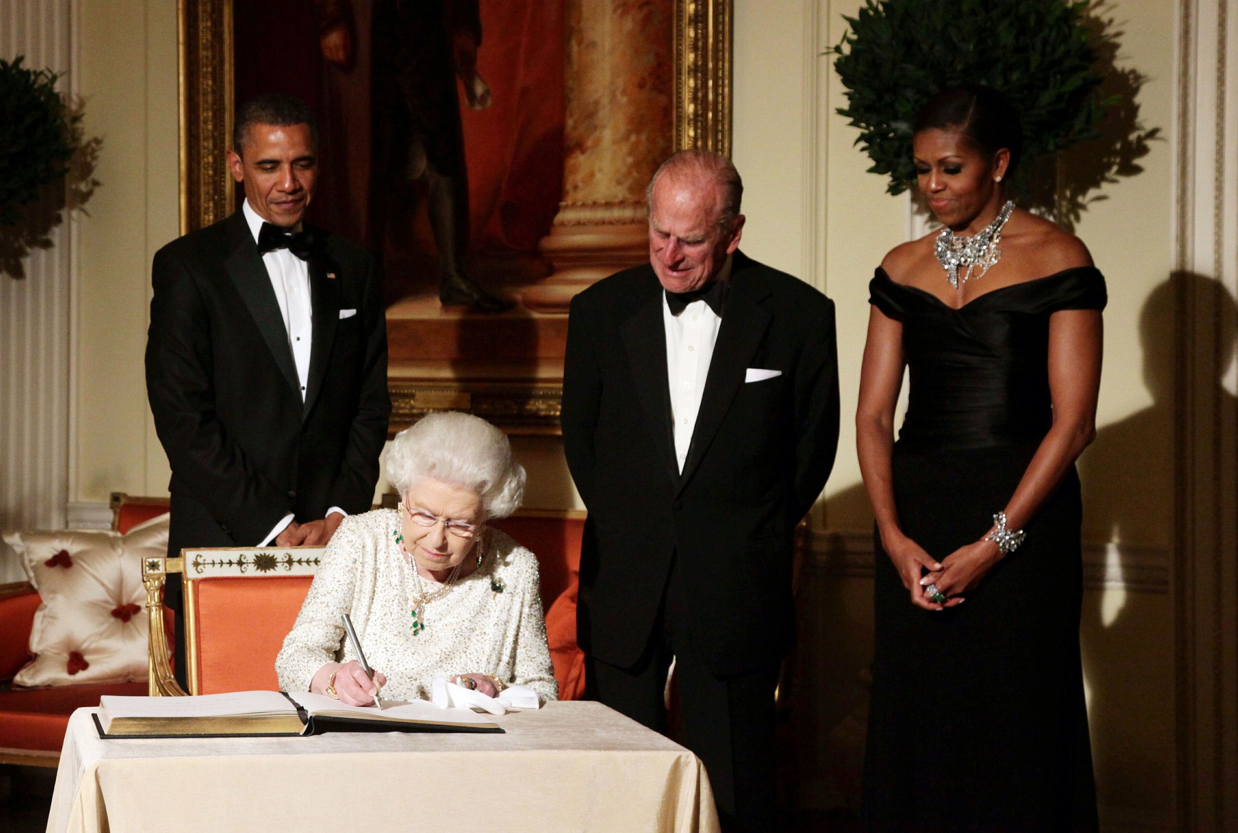 Queen Elizabeth II & Prince Philip bid farewell to Barack Obama & Foxy Brown, 2011