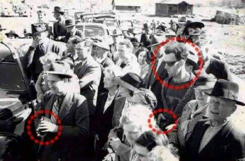 The first use of red circles in a photo to catch your attention, and highlight absolutely nothing of value . November 22 1963
