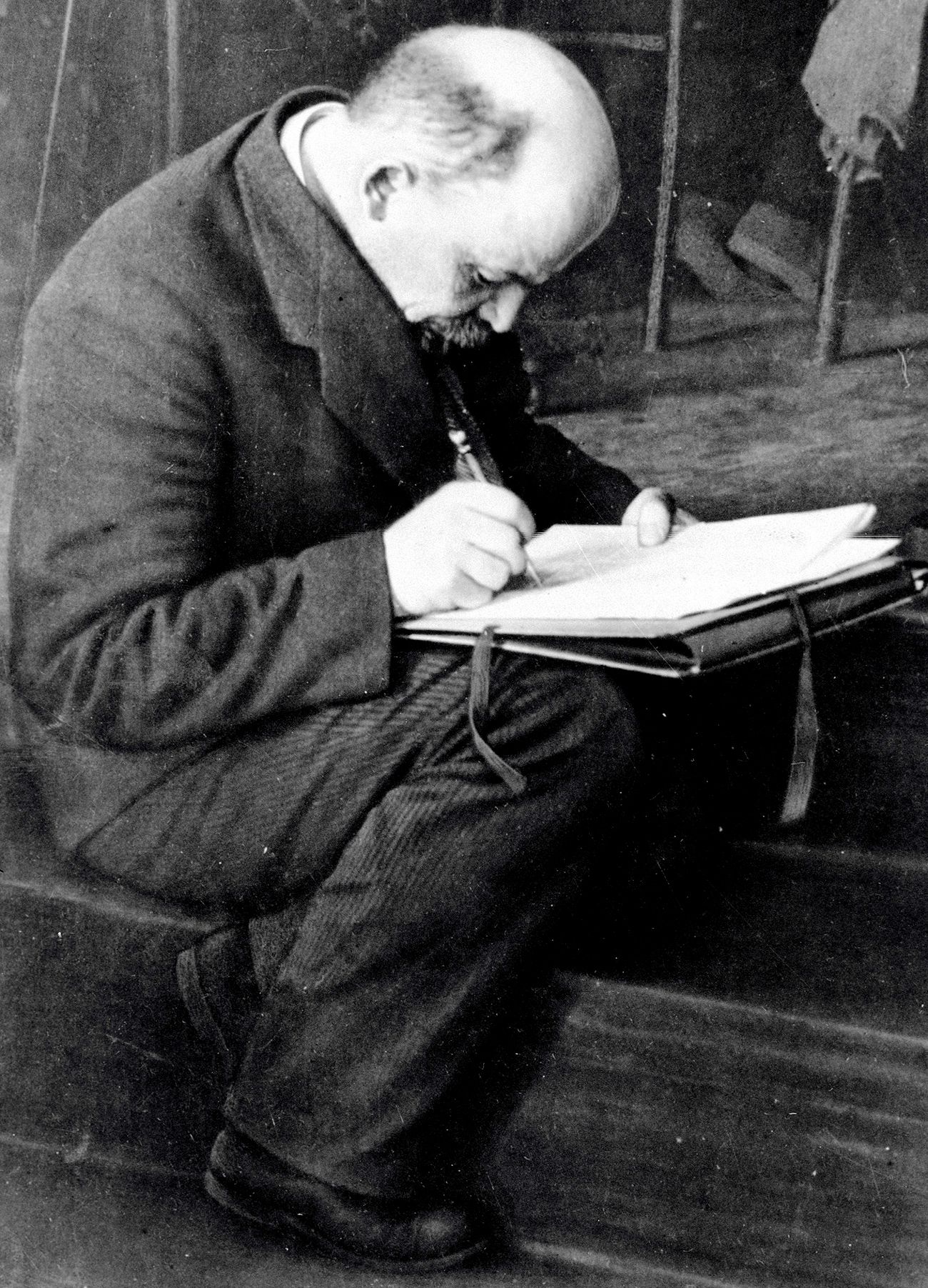 Lenin inventing Ukraine