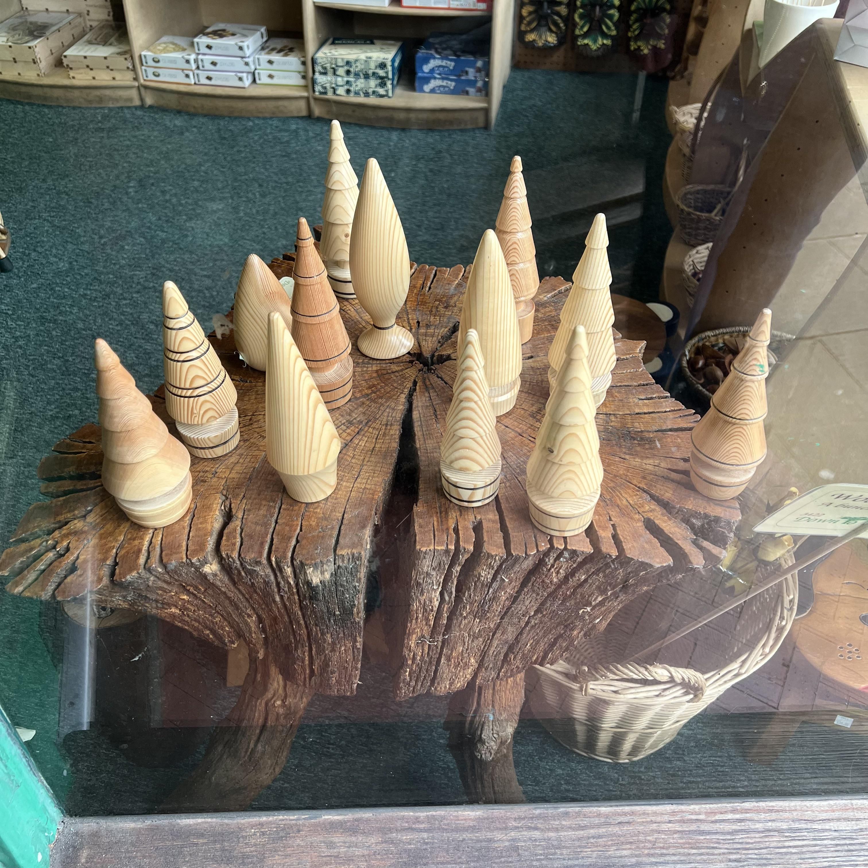 Lovely wooden 'Christmas trees'... The internet has ruined me...
