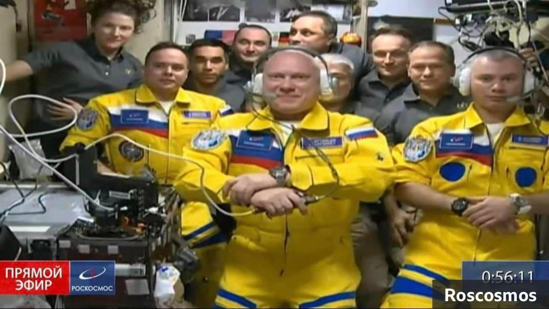 Russian astronauts preform Gangnam style dance in outer space to show their support for Ukraine 2013