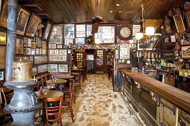 Friday Feels Bar is open Comrades! Come'on in!
