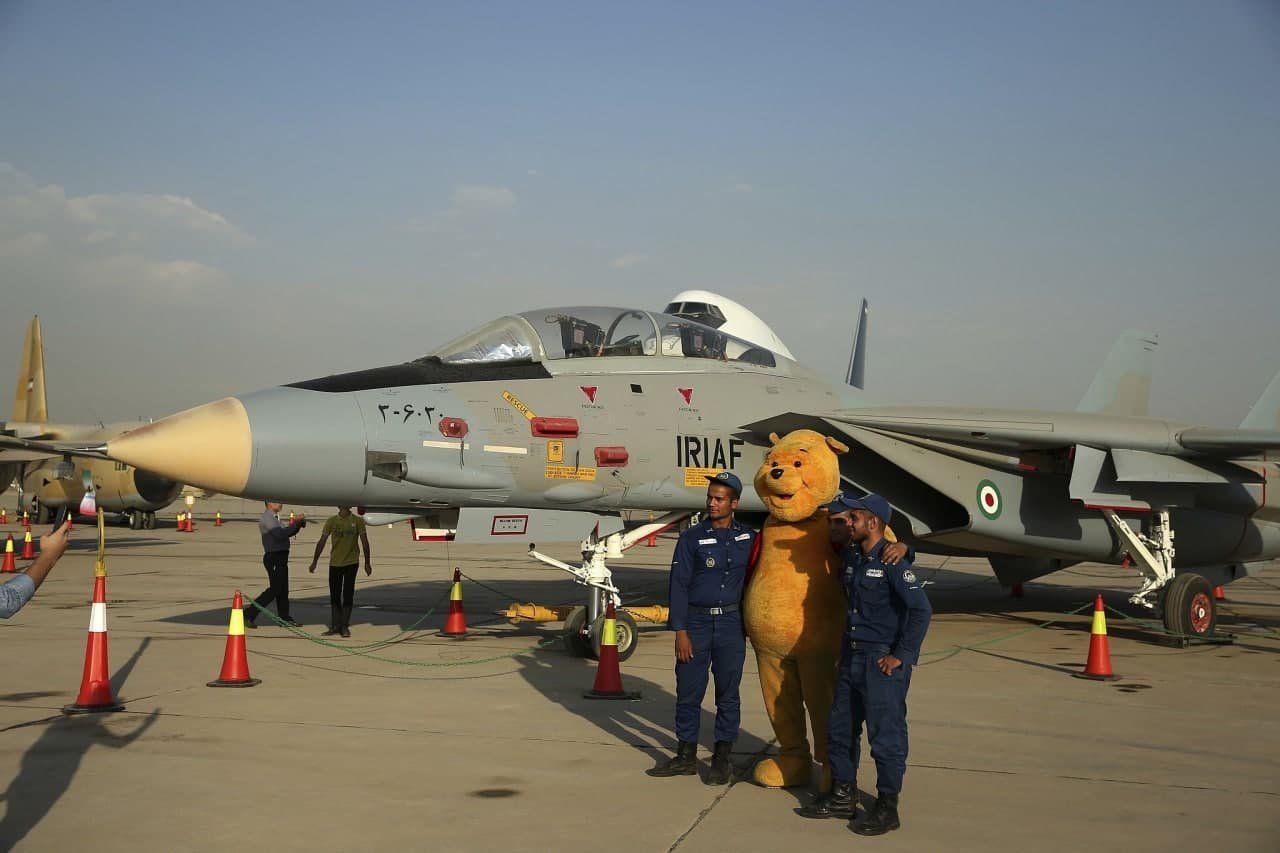 President Xi Jinping visits Iranian Air Force pilots, 2015