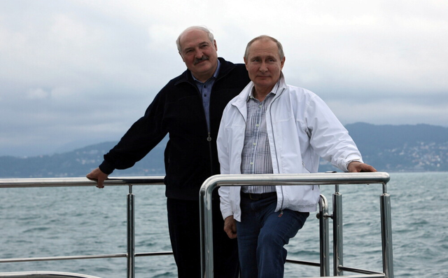 Last image taken of the first openly gay couple in Russia before the Titanic sunk 1912