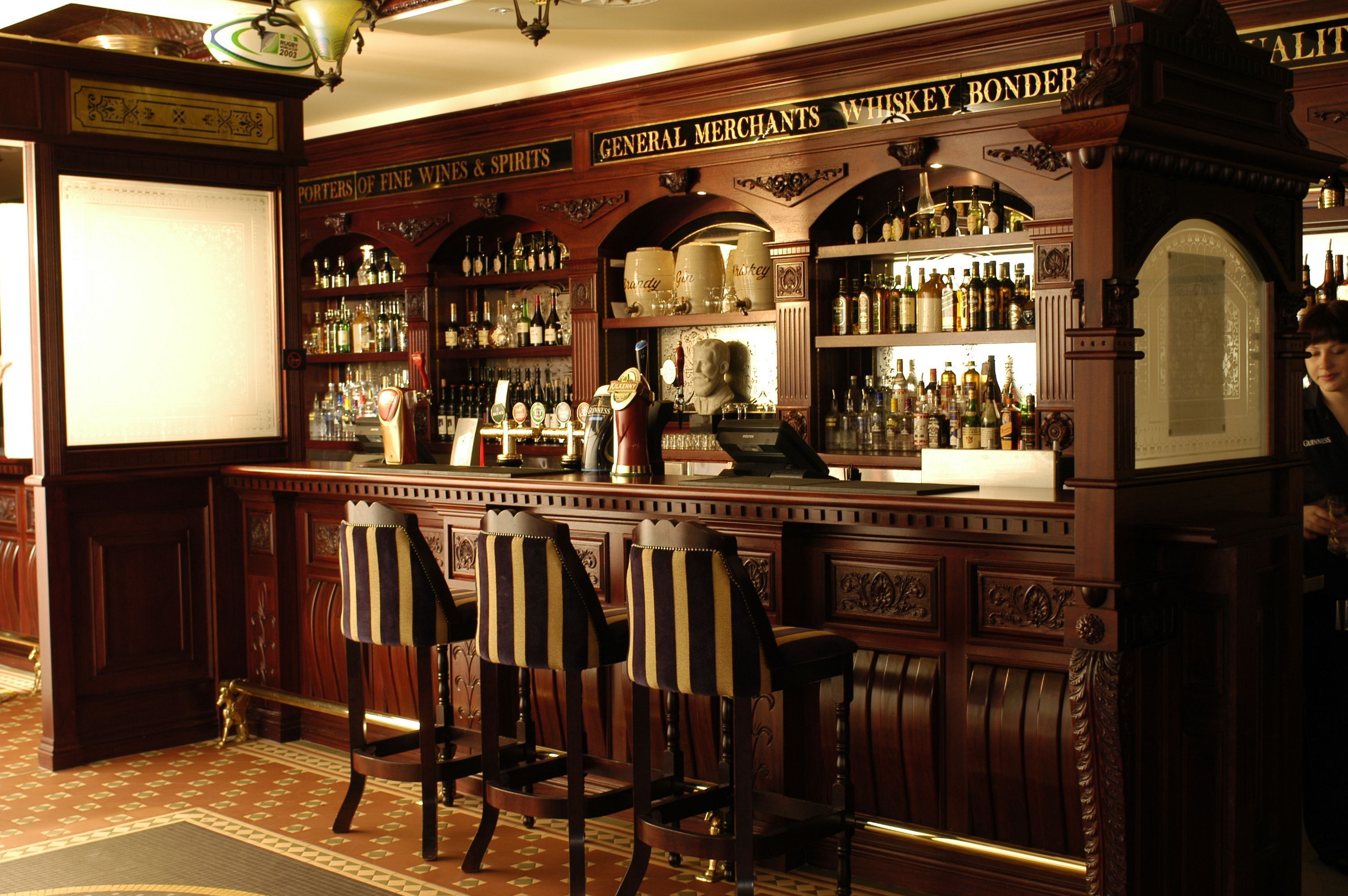 Friday Feels Bar is open Comrades! Come'on in!