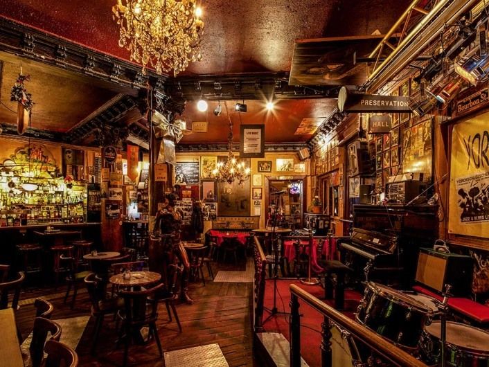 Friday Feels Bar is open Comrades! Come'on in!