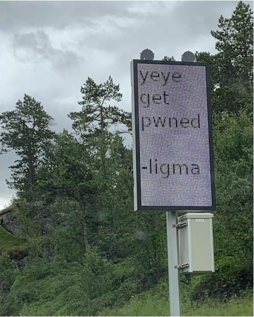 The Norwegian Public Roads Admin tested new roadway signs yesterday