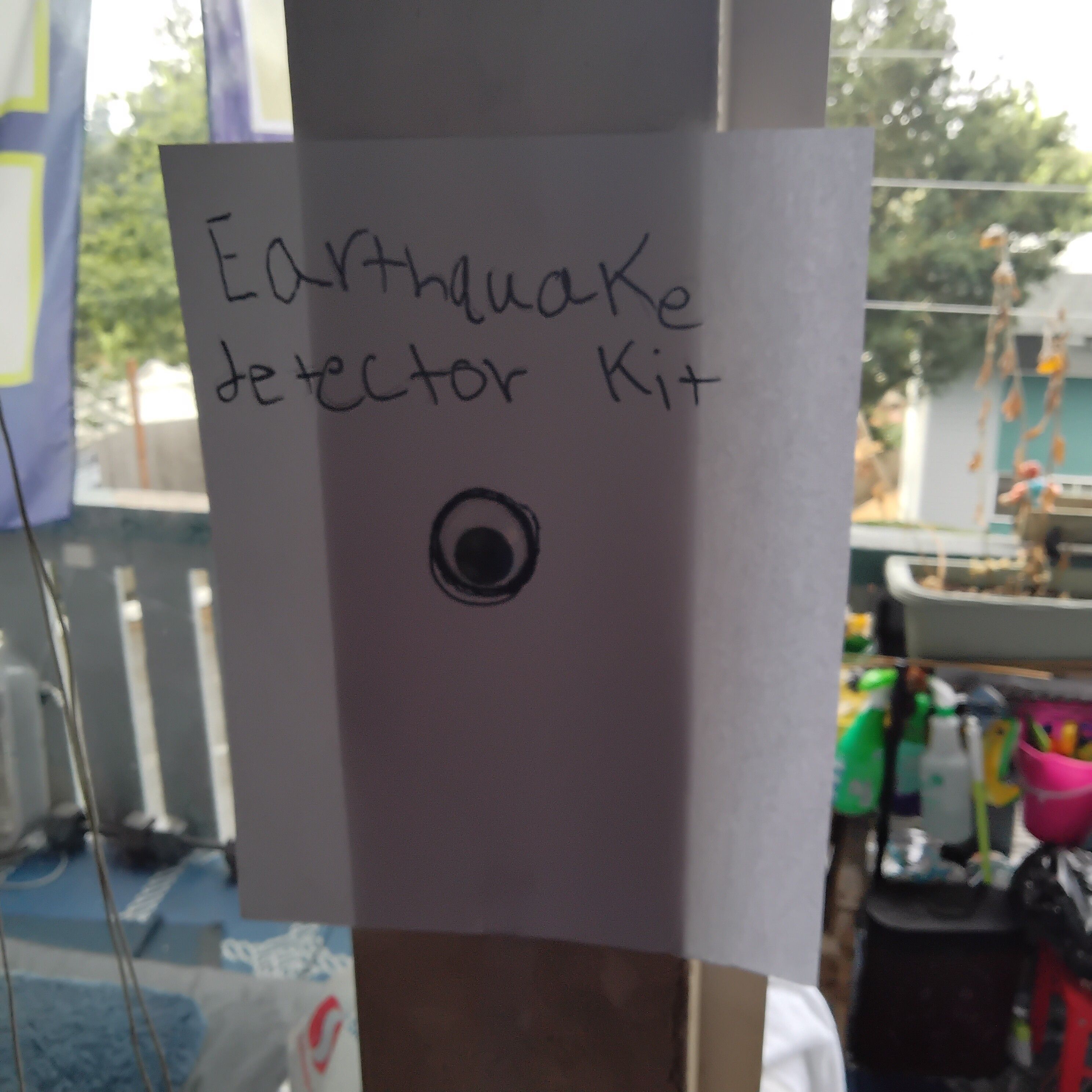 My kid made an Earthquake Detection Kit.