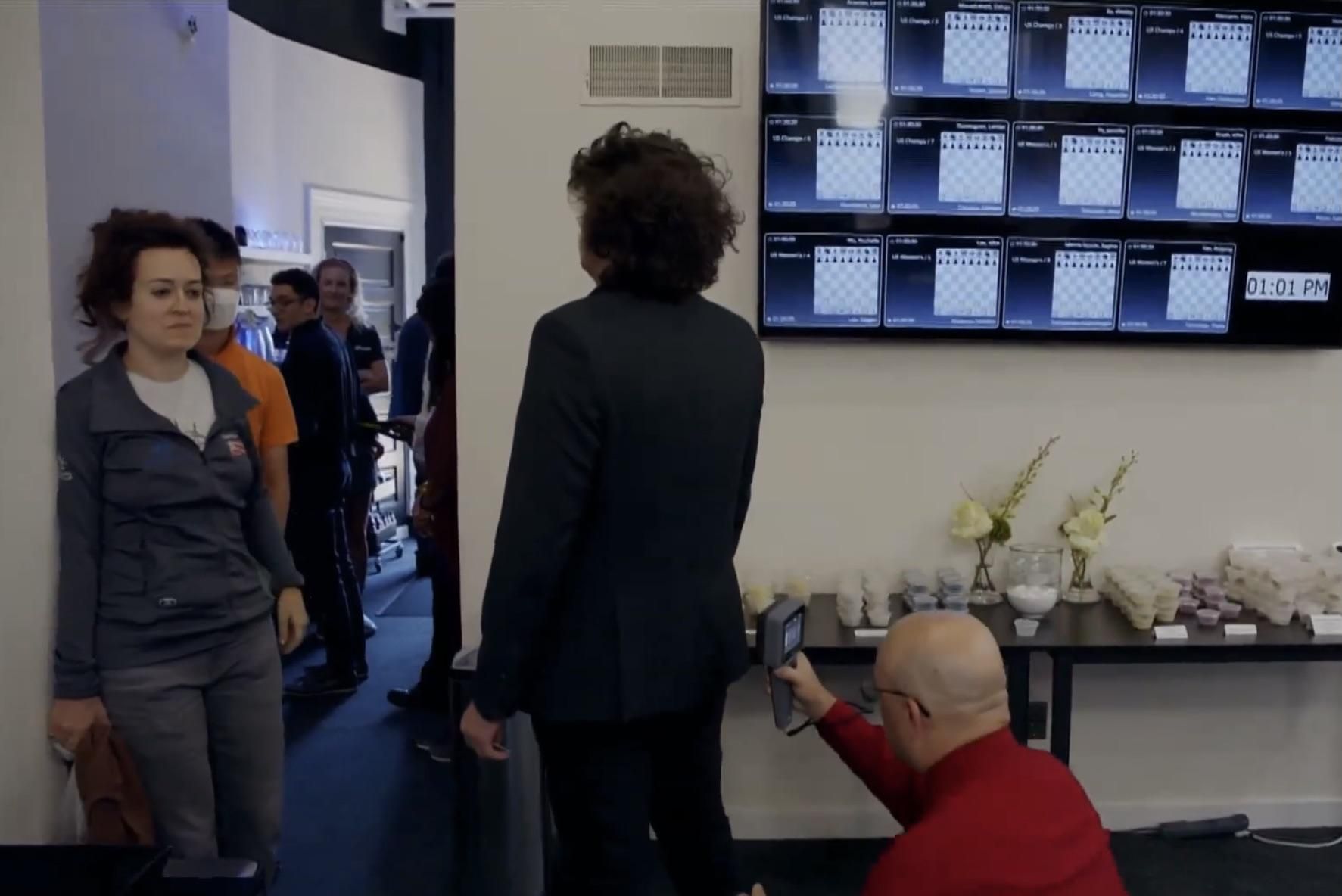 Hans Niemann going through chess security at the US open today.