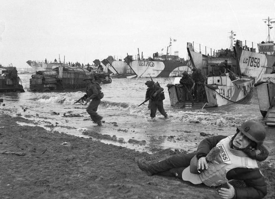 Brave British reporter risks his life on the shores of Normandy
