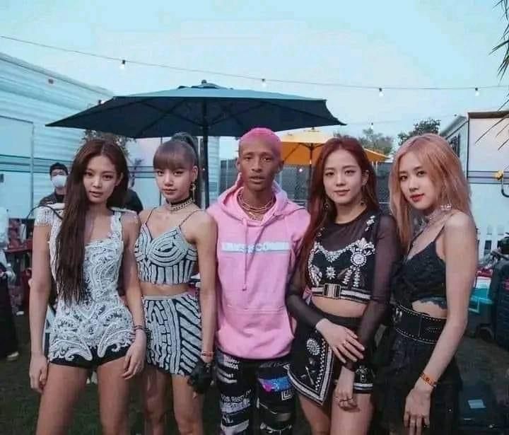 Black pink and 4 Korean singers, I don’t know I never watch Kpop