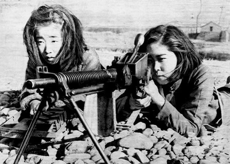 Japanese schoolgirls prepare for the weeb invasion