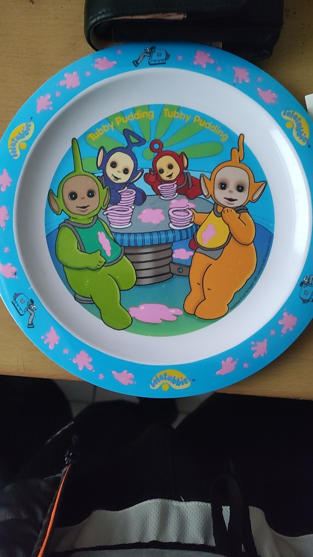 First date and I serve you something to eat on this fine plate, what do you do?