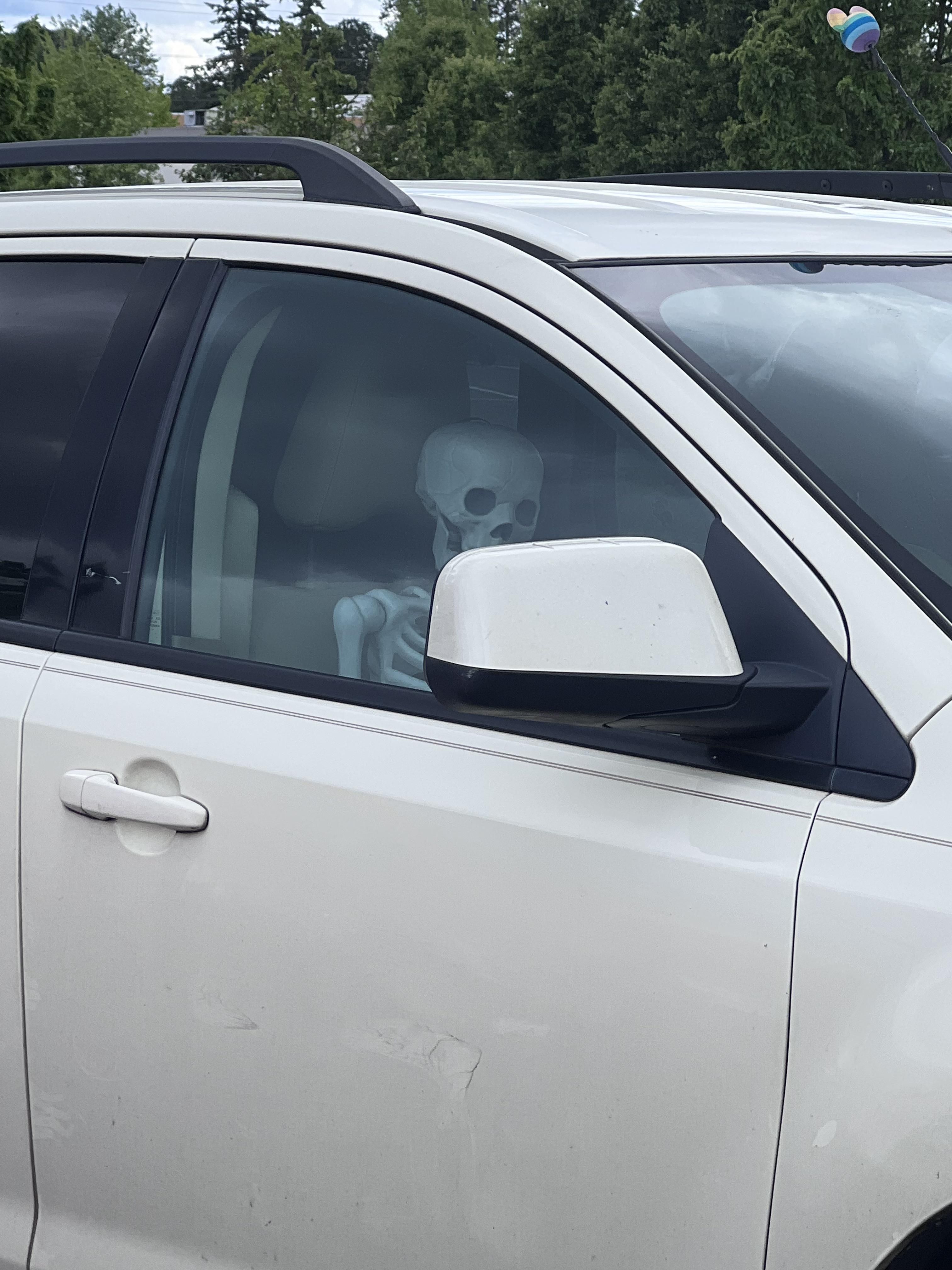 The person parked across from me deadass had a skeleton in the passenger seat. It’s nowhere near halloween.