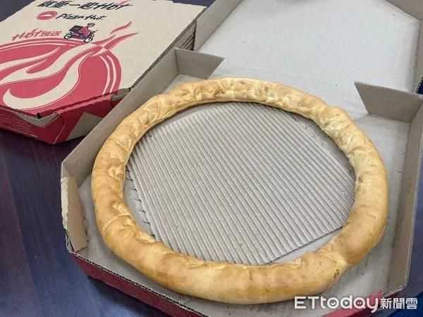Pizza Hut in Taiwan sells pizza with only crust on April Fool's day