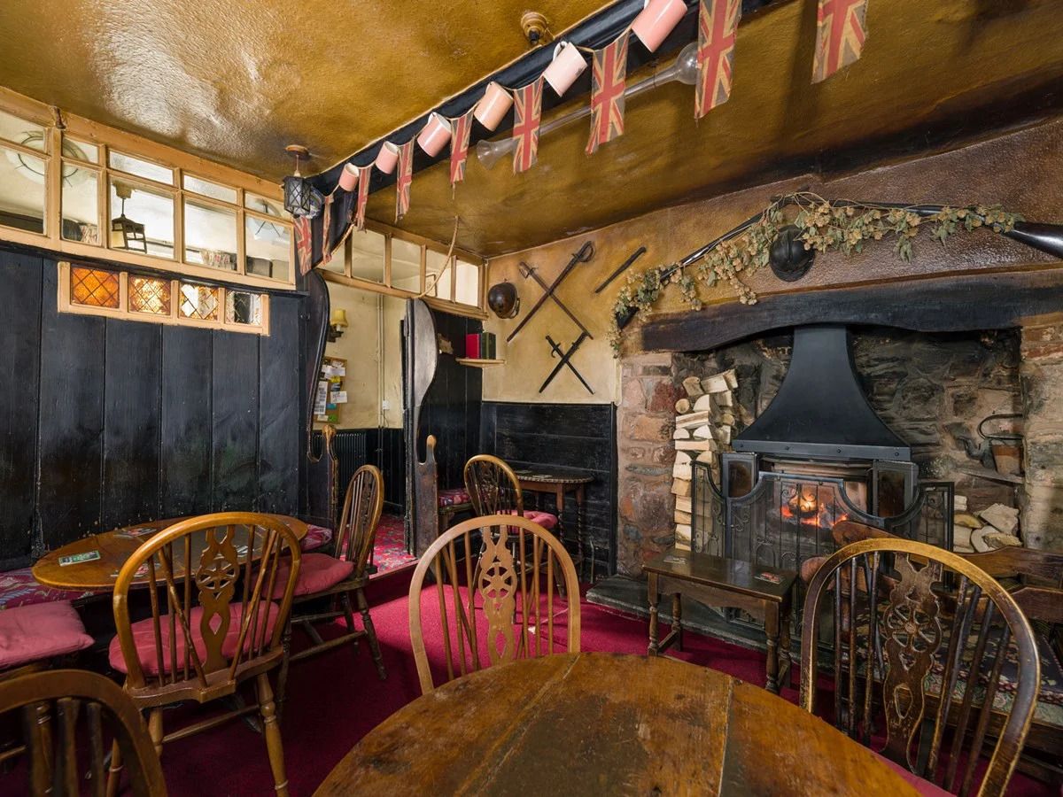 Friday Feels Bar is open! Come in Comrades!