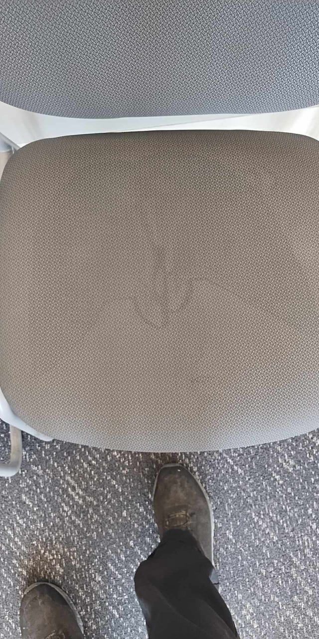 Commando chair