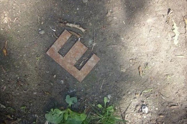  E 