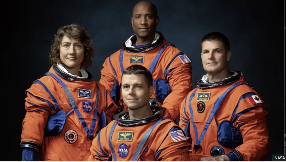 next moon mission crew.