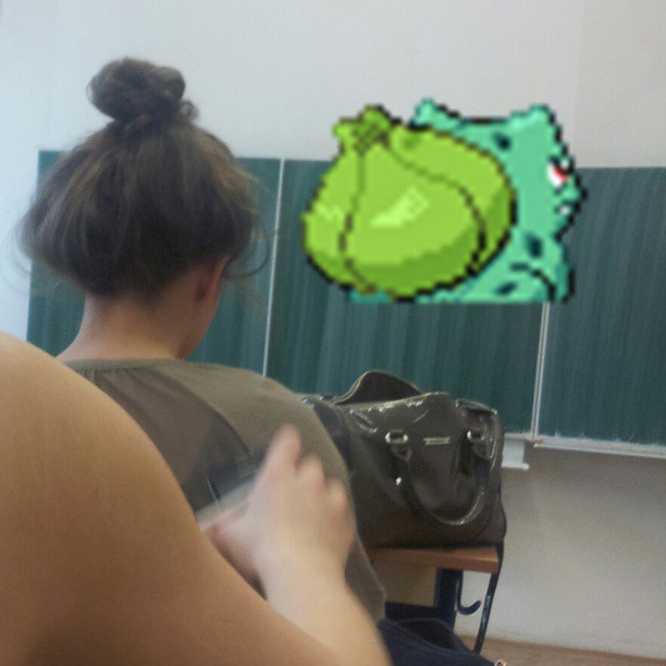 This hairstyle looks like bulbasaur's back.